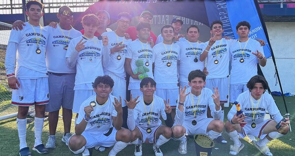 Equipo varonil de tochito del COBACH se corona como campeón nacional