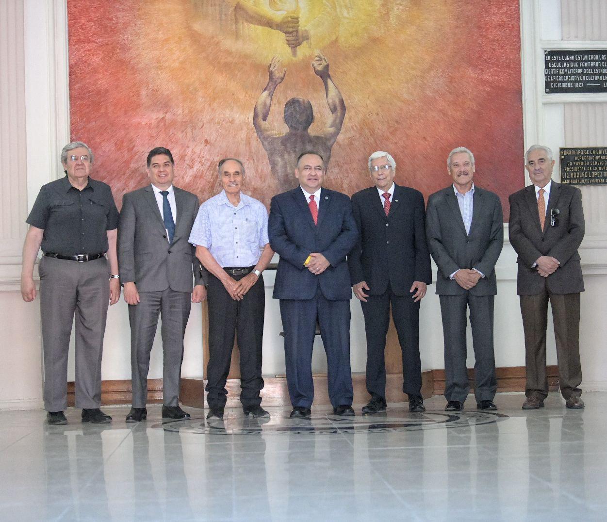Ex-rectores de la UACH se reúnen con el maestro Luis Rivera Campos.