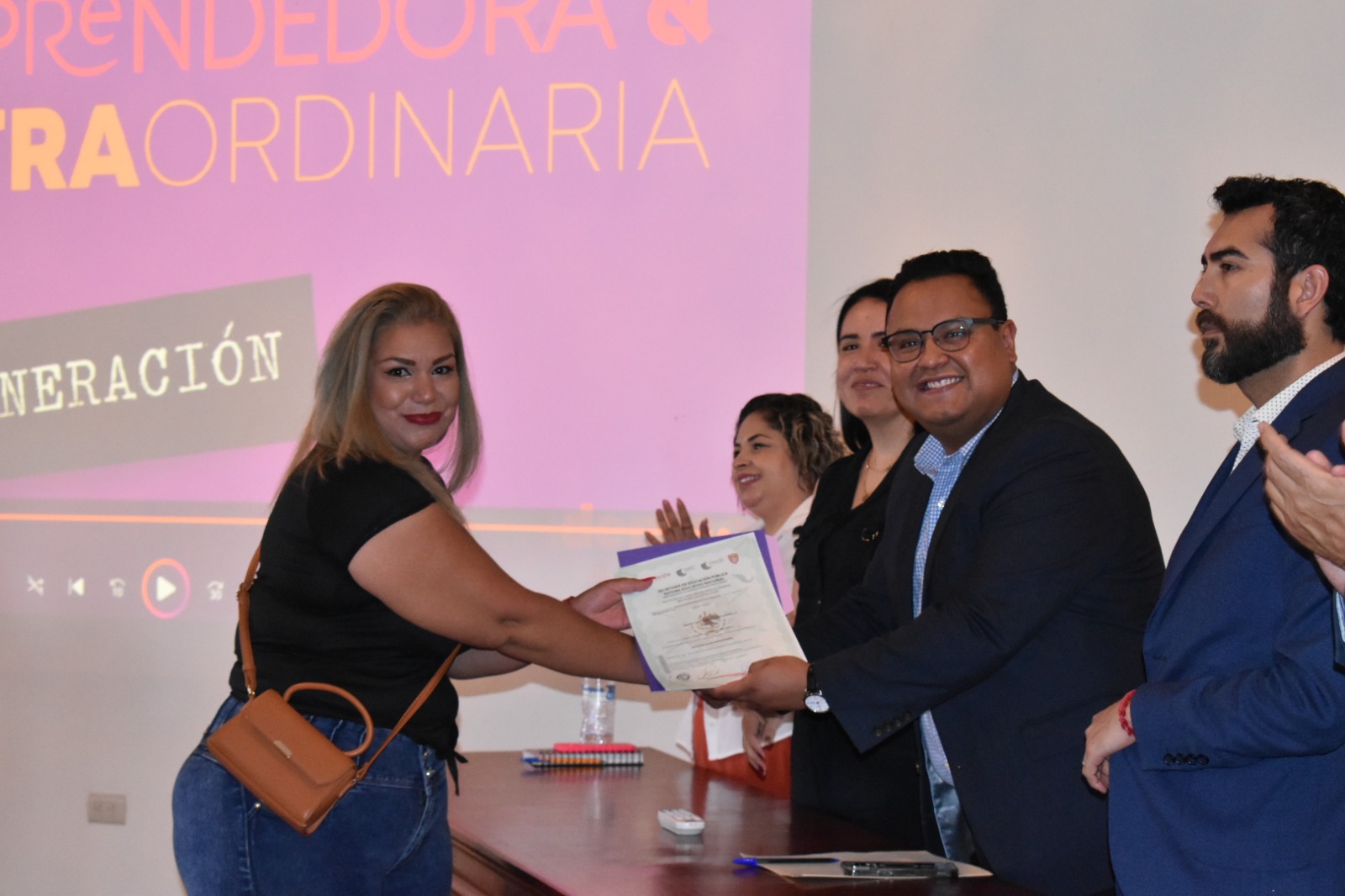 Mujeres de Punta Oriente y Riberas de Sacramento se graduaron del bootcamp “Emprendedora y Extraordinaria”