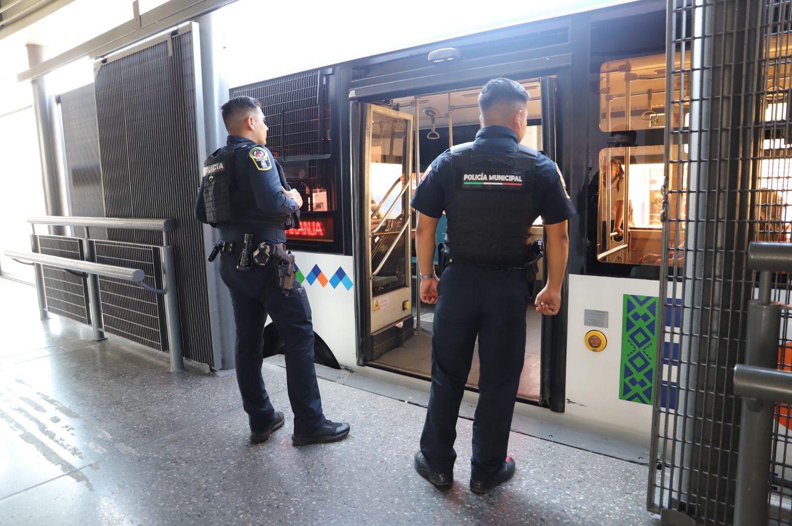 Recorren policías municipales ruta troncal del Bowi para garantizar seguridad de usuarios