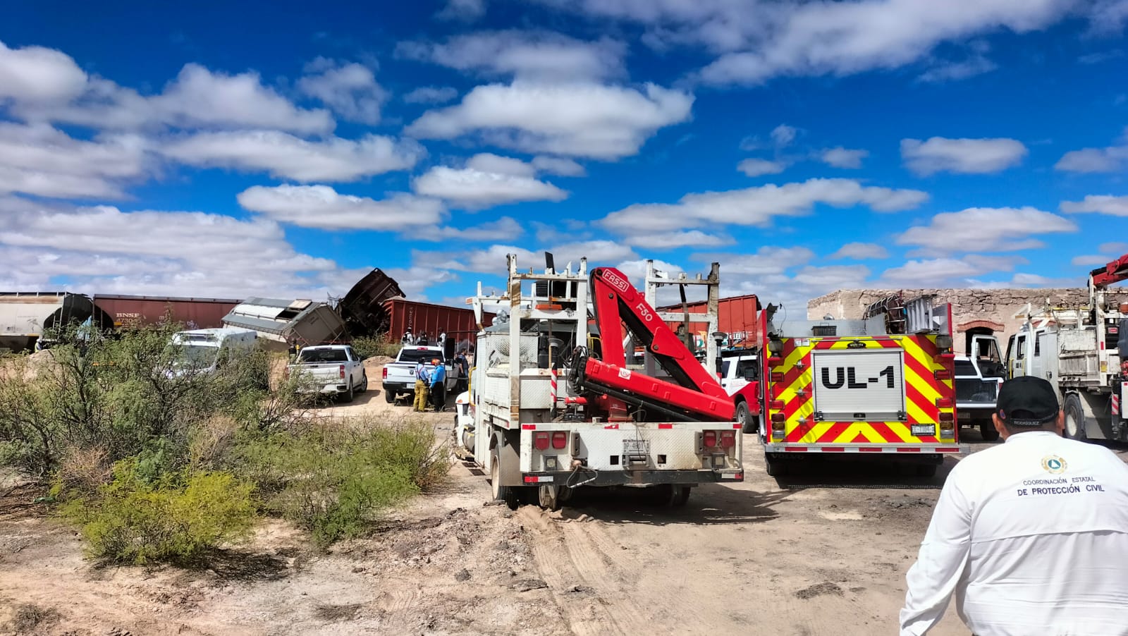 Realizan maniobras para asegurar material peligroso de tren descarrilado en tramo Ahumada-Juárez.