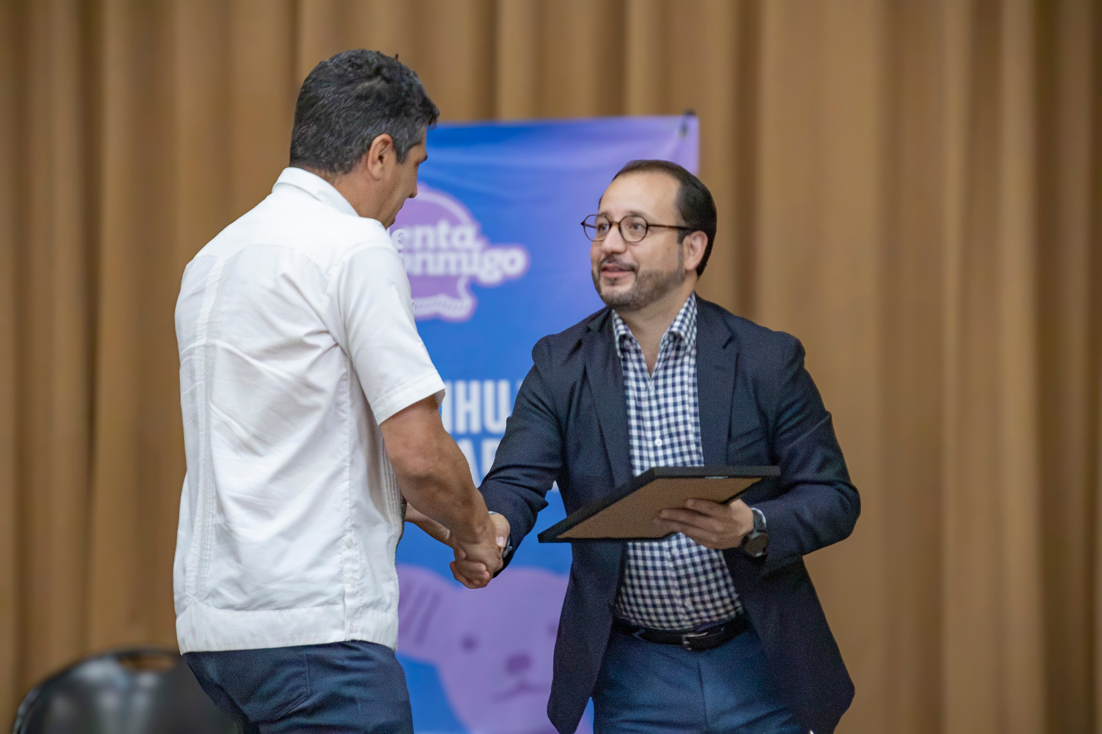 Reconoce SIDE a 19 empresas con el distintivo Chihuahua Market.