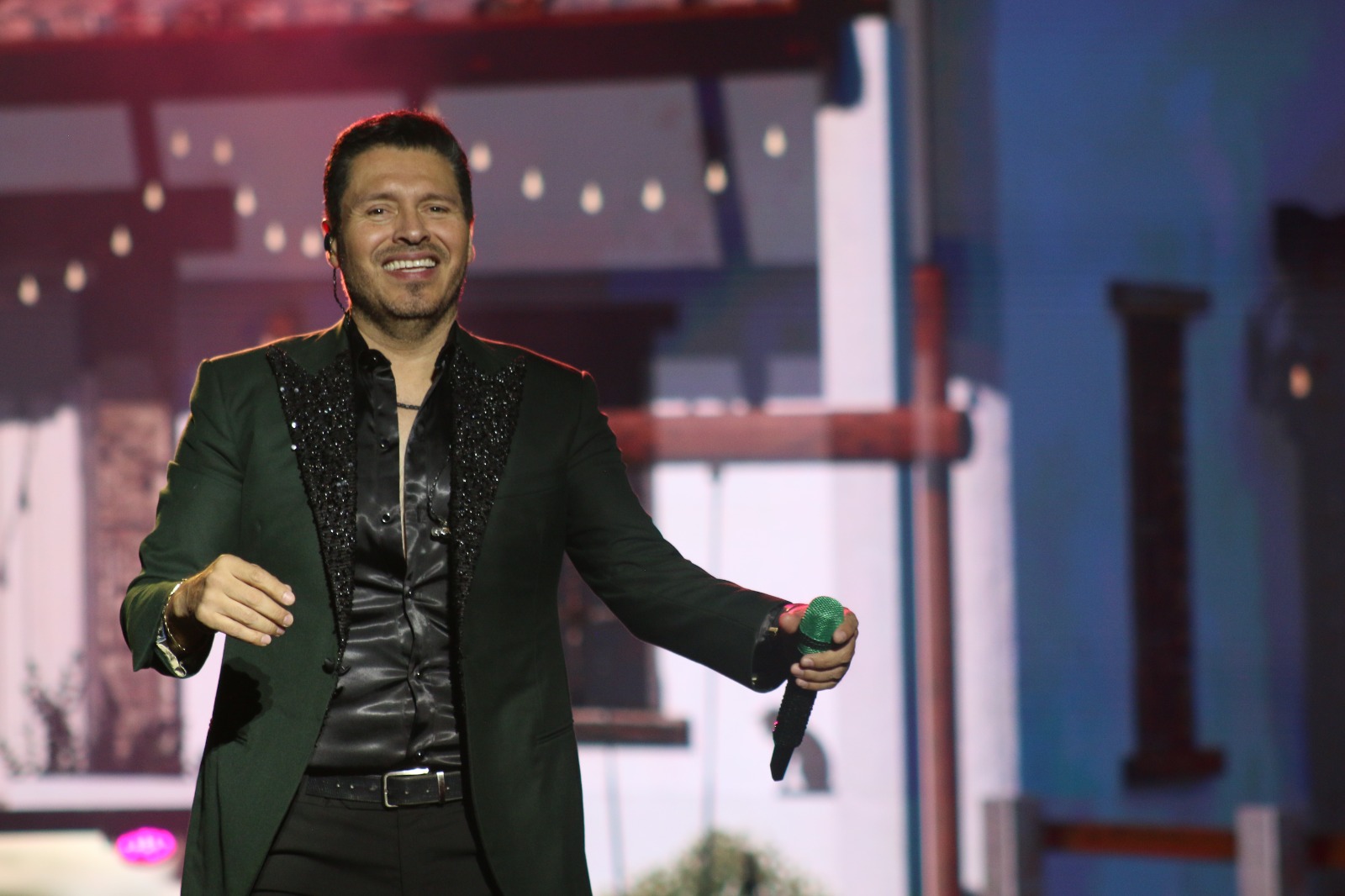 Banda MS Brilla en el Teatro del Pueblo con un Espectacular Concierto.