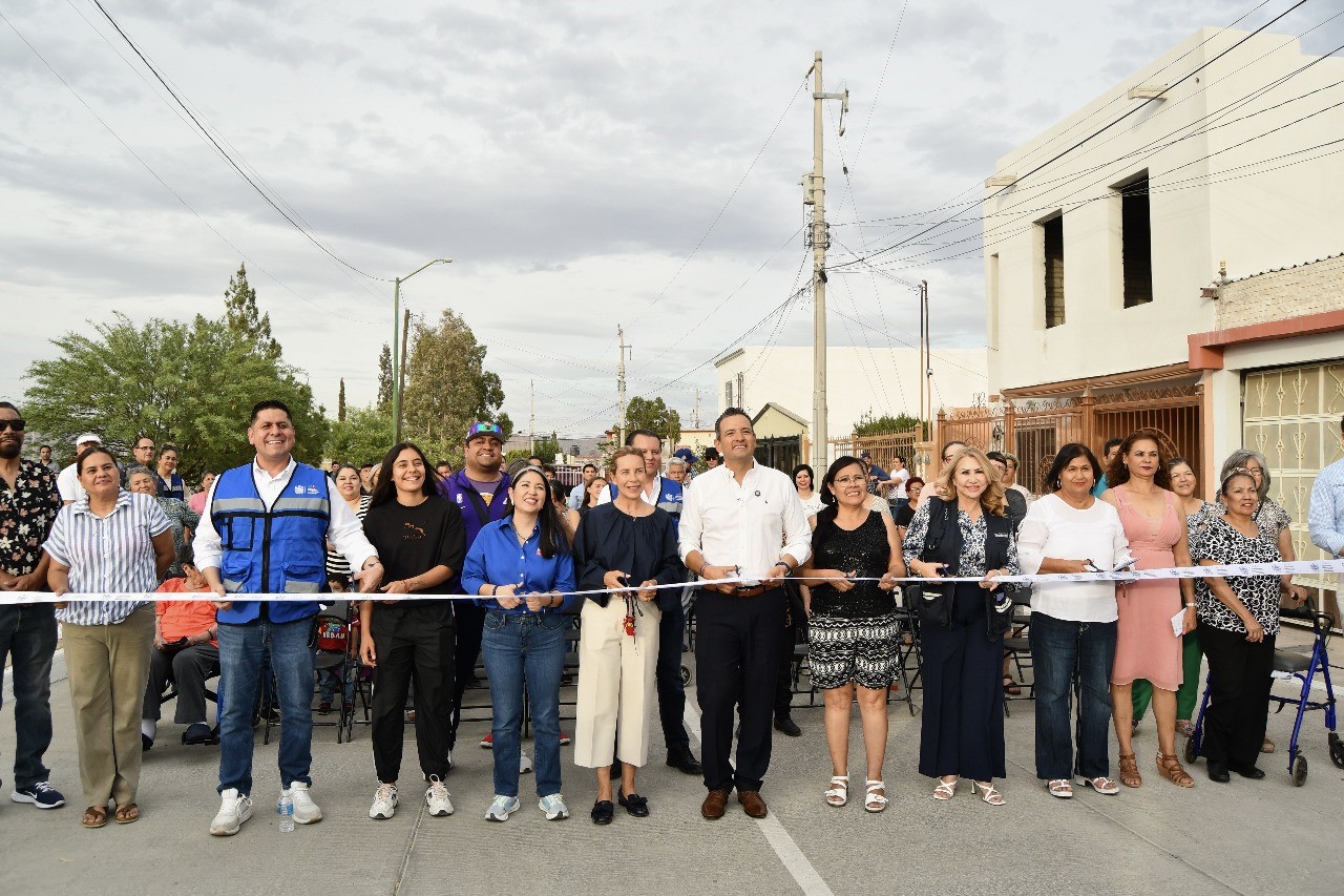 Alcalde Marco Bonilla y “La China” Frías cumplen a vecinos de la José Vasconcelos: inauguran obra de pavimentación en la calle Ignacio Altamirano