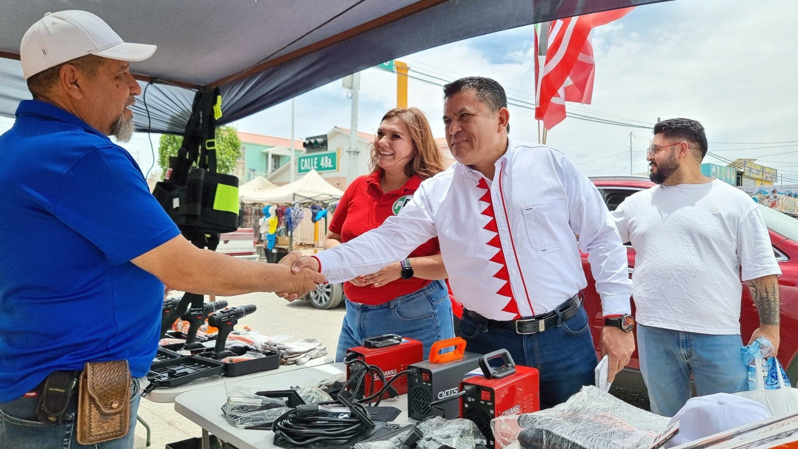 Dirigente del PRI, Alejandro Domínguez recorre Cuadro de la 48, en Ciudad Cuauhtémoc; reafirma compromiso con ciudadanía