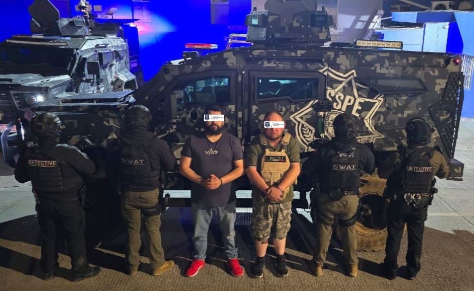 Detiene SSPE a dos hombres armados a bordo de un vehículo blindado en Cuauhtémoc