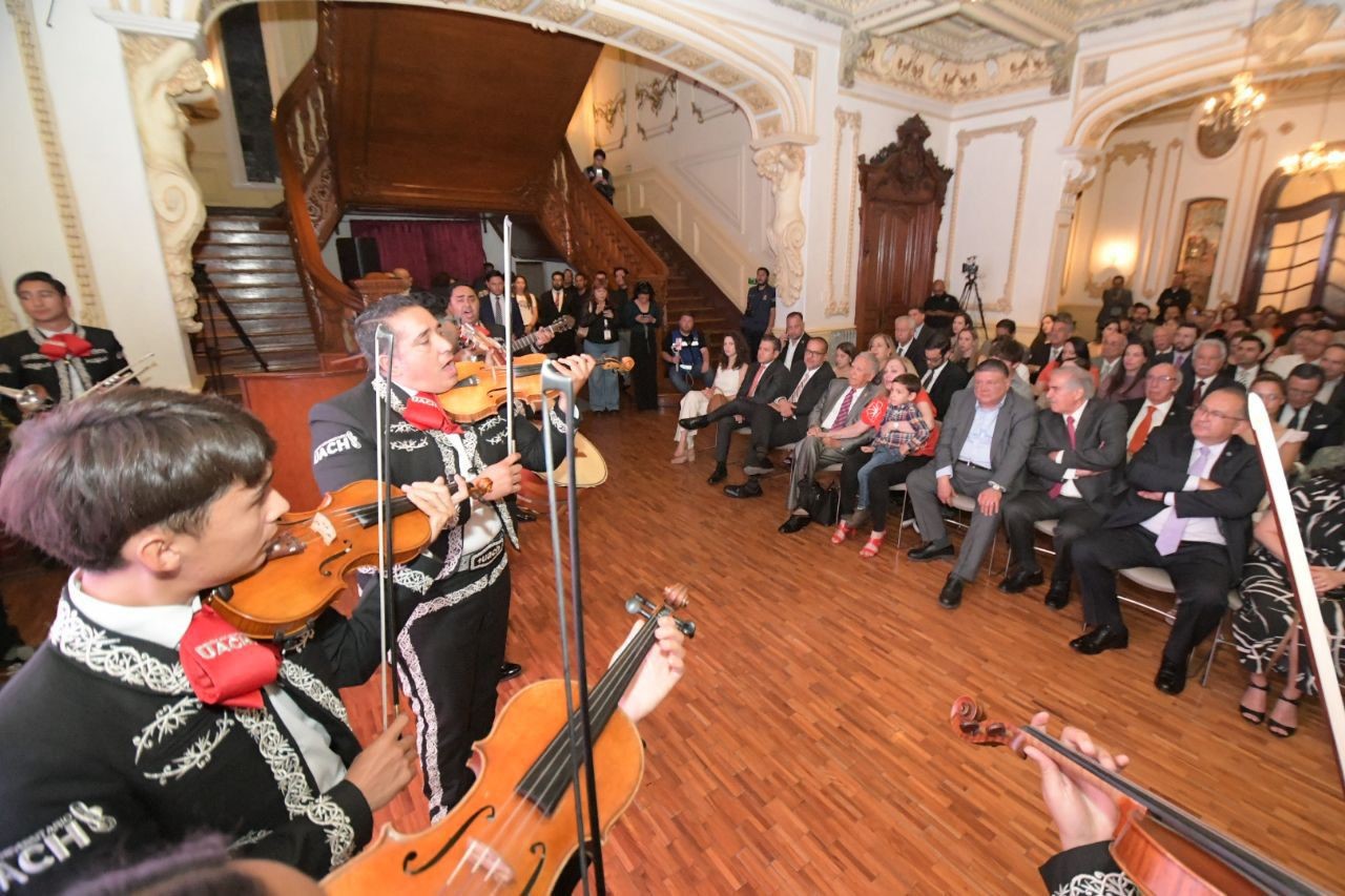 Rinden homenaje al Mtro. Luis Alfonso Rivera Soto por más de cinco décadas de trayectoria docente en la UACH.