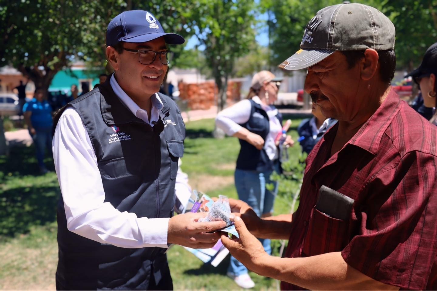 Inician JCAS y Arca Continental entrega de 30 mil regaderas ecológicas