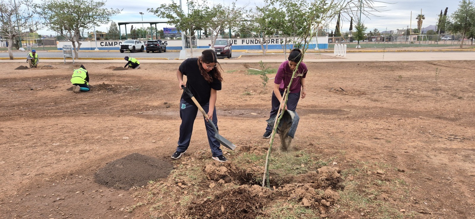 Reforesta Municipio y alumnos del COBACH la Huerta Legarreta