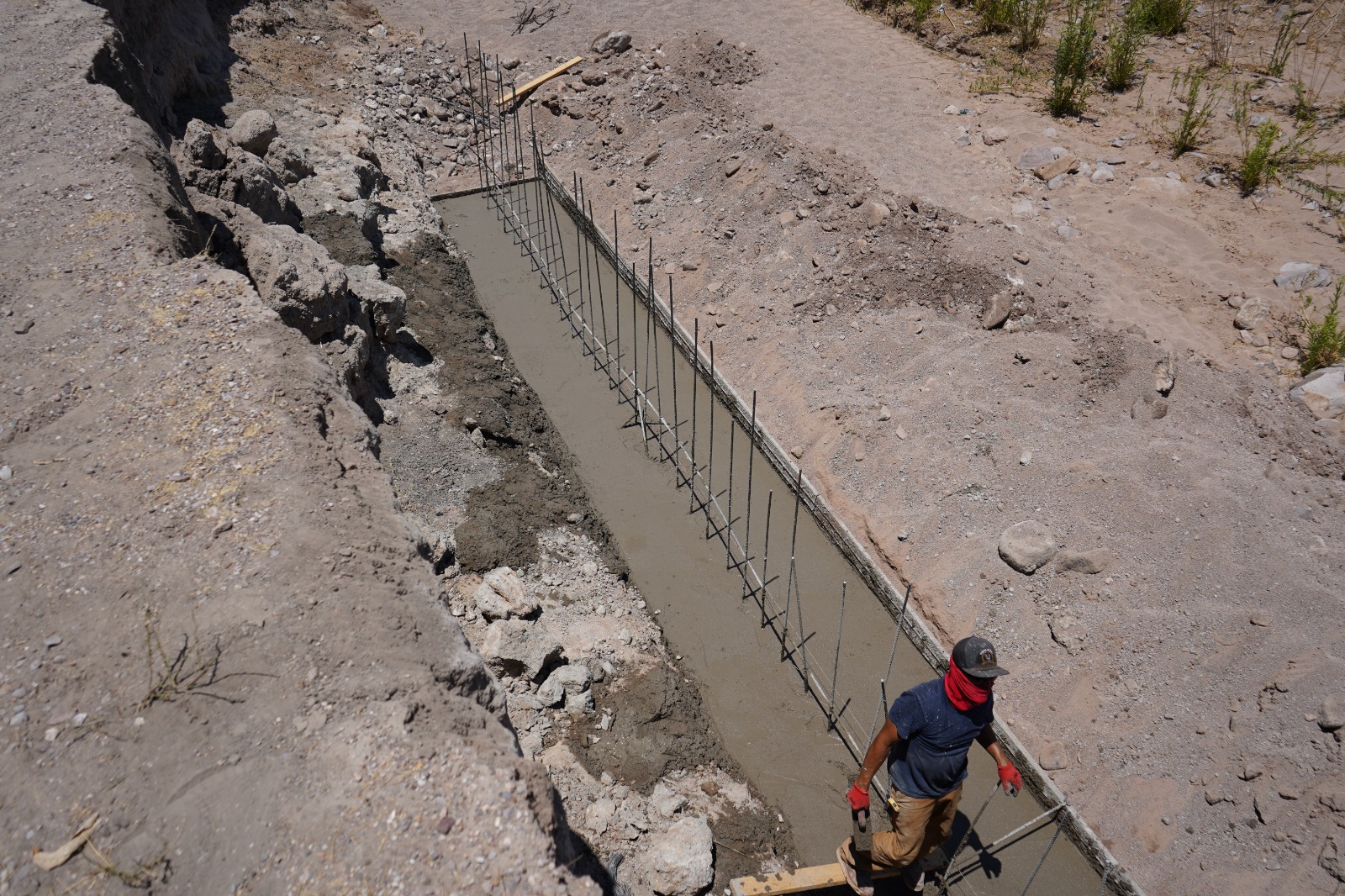 Inicia Municipio construcción de muro de contención en zona rural de Colonia Soto