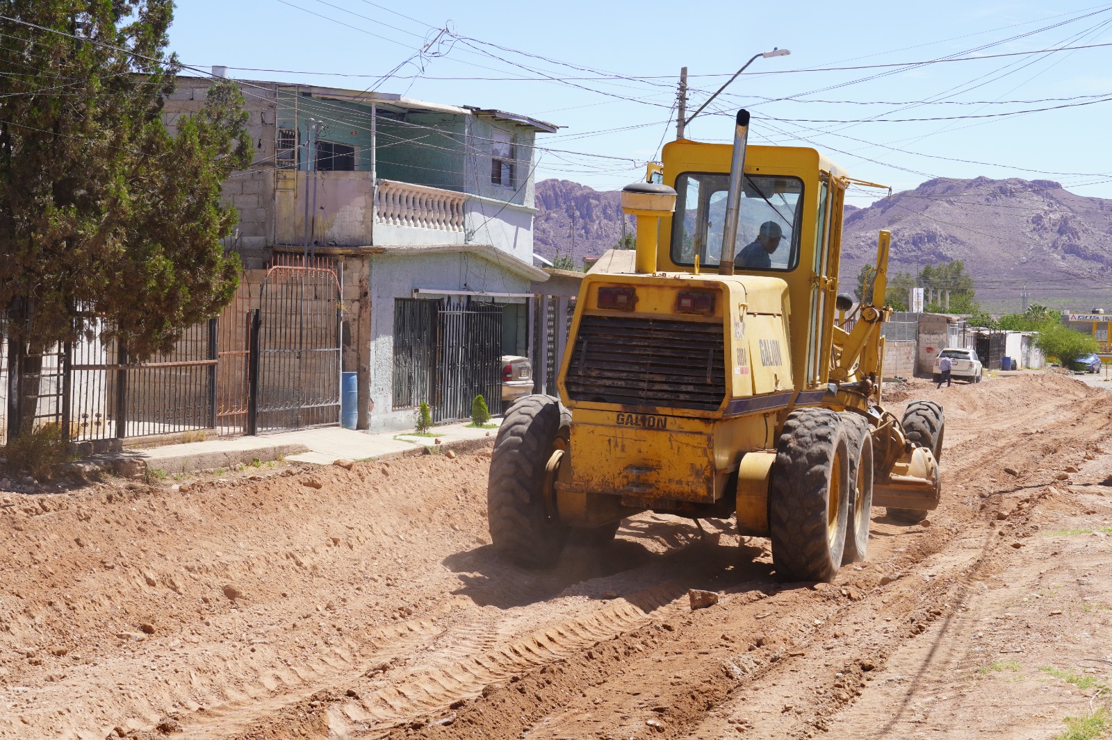 Comienza Municipio trabajos de pavimentación en la calle Yolanda Chan.