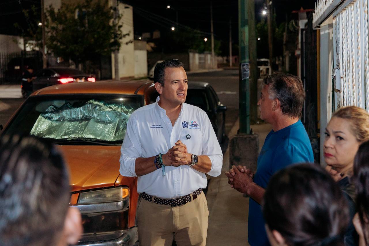 Recorre Marco Bonilla colonia Los Olivos; supervisa alumbrado, calles y seguridad.