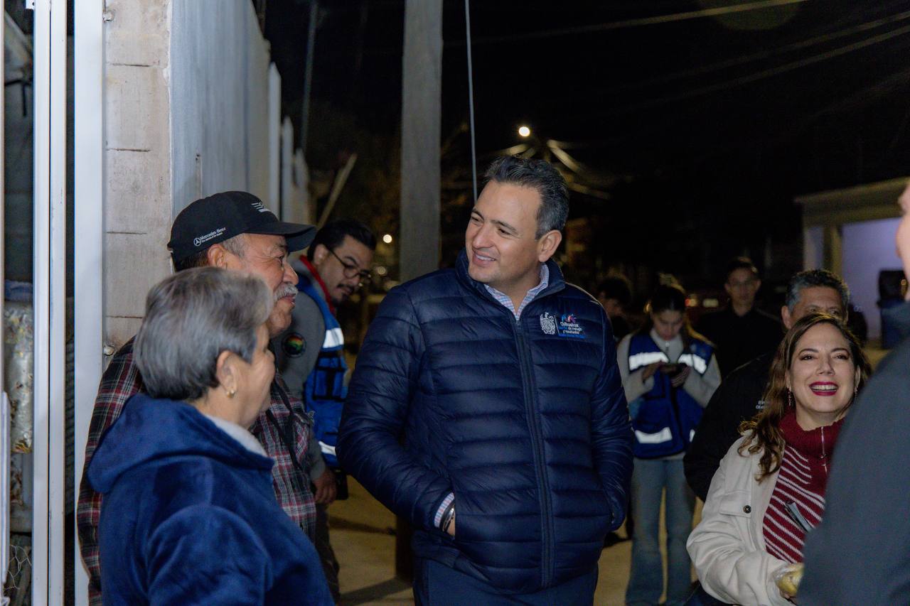 Entrega alcalde Marco Bonilla calle pavimentada a vecinos de la colonia Nuevo Triunfo.