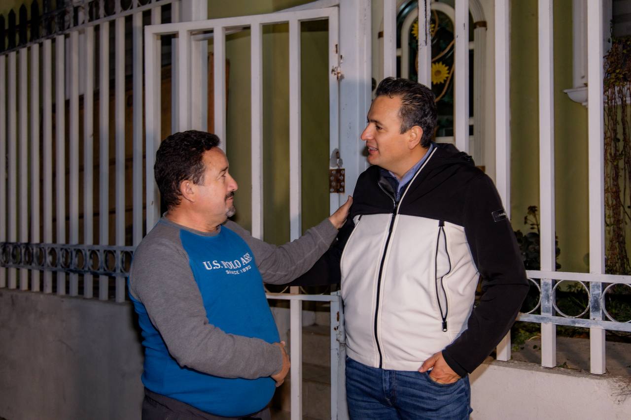 Supervisa Marco Bonilla seguridad en la colonia Mármol III mediante recorrido.
